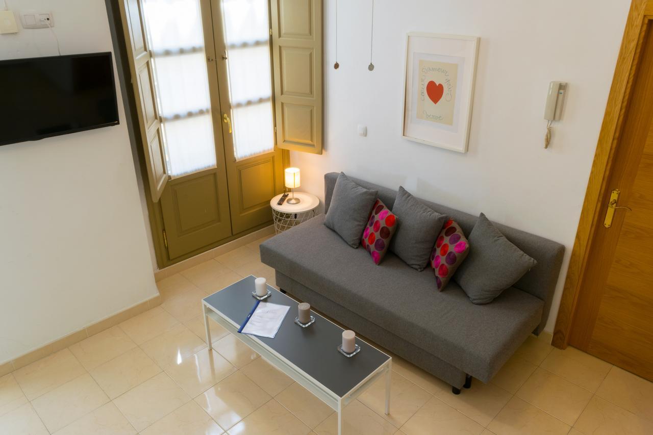 Malama Apartamentos Turisticos Малага Экстерьер фото