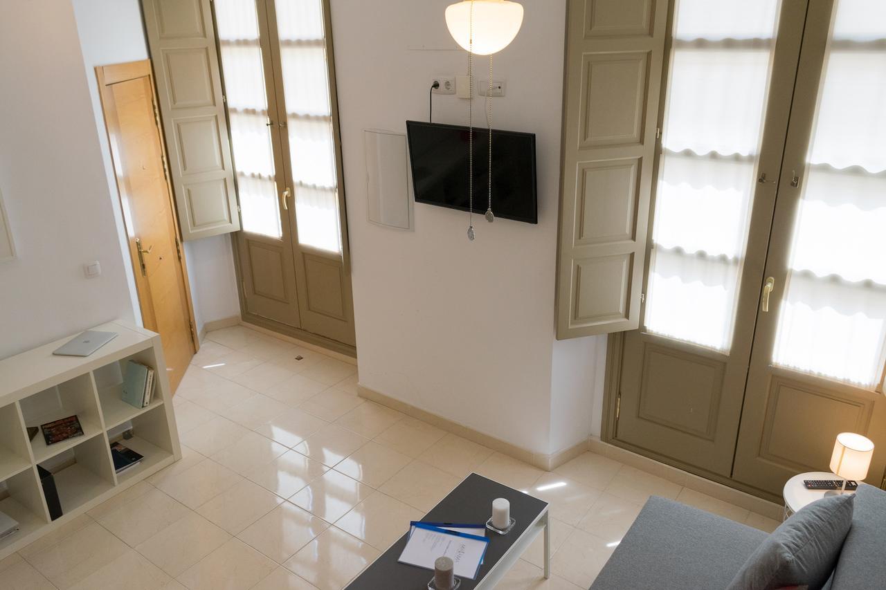 Malama Apartamentos Turisticos Малага Экстерьер фото